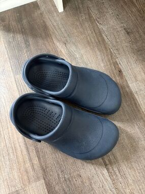 CROCS Navy Blue Classic Slip-On Clog